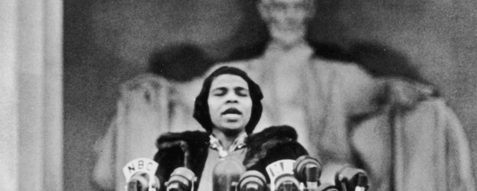 Marian Anderson on the steps of the Lincoln Memorial.